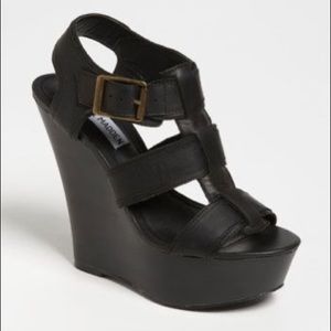 Steve Madden “Wanting” black leather sandal sz 8